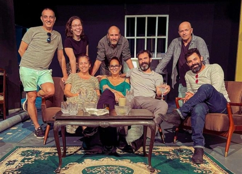 Argos Teatro deleita con puesta en escena "Los vecinos de arriba".