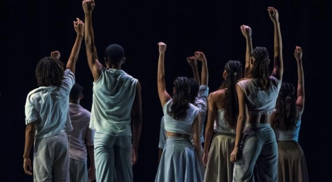 Abriles, de Acosta Danza, exhibe talento de sus jóvenes bailarines.